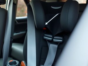 Błędy przy montażu fotelika w aucie: luźne pasy, zły kąt, nieprawidłowe ISOFIX i stabilność